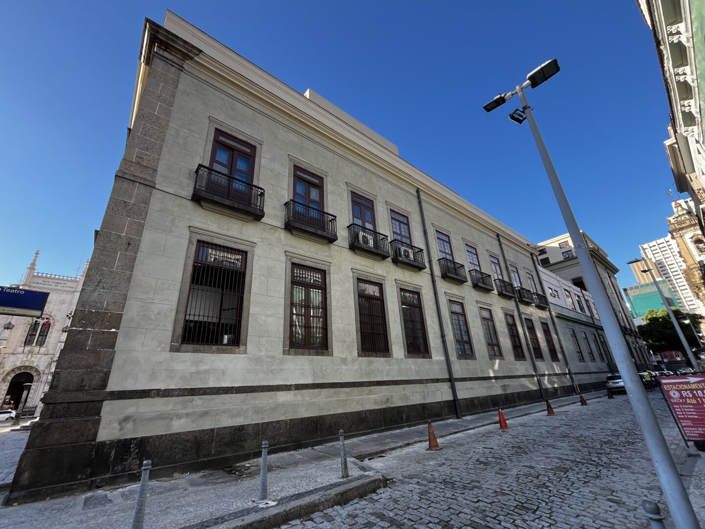 Fachada lateral após a obra