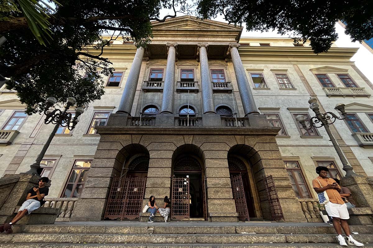 Fachada principal do IFCS após conclusão da obra